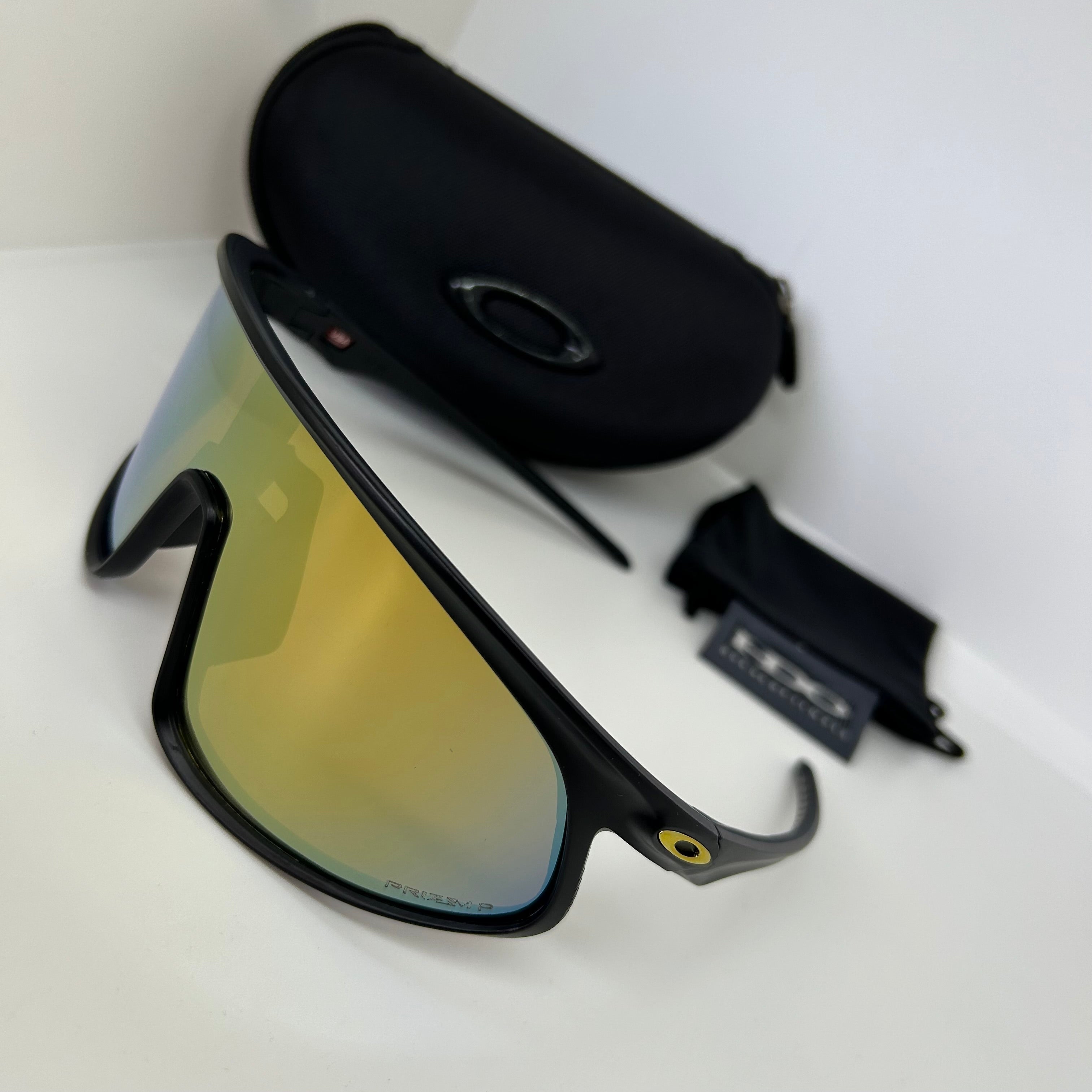 Gafas RSLV negra dorada